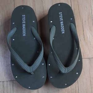 Steve Madden Olive Green Flip Flop Sandals